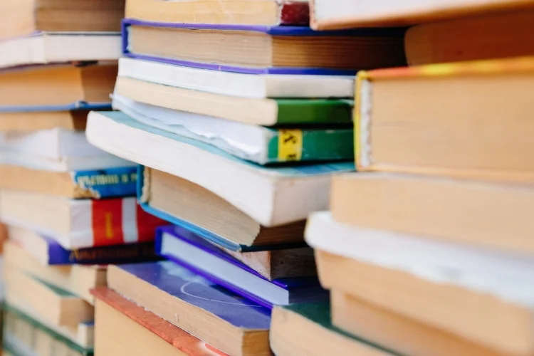 Phil Collins from EssayService Explains How to Save Money on Textbooks With These 8 Sites